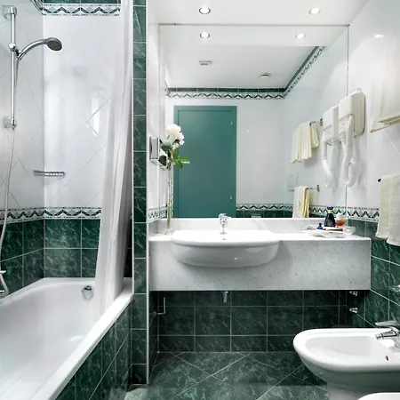 Piramidi Otel 3*